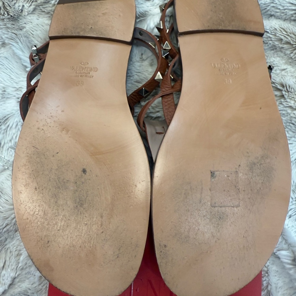 Valentino Garavani Rockstud Leather Sandals - Picture 13 of 16